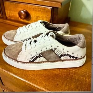 Crown Vintage Cream and Brown Kalinda sneaker woman’s size 6.5 snakeskin suede